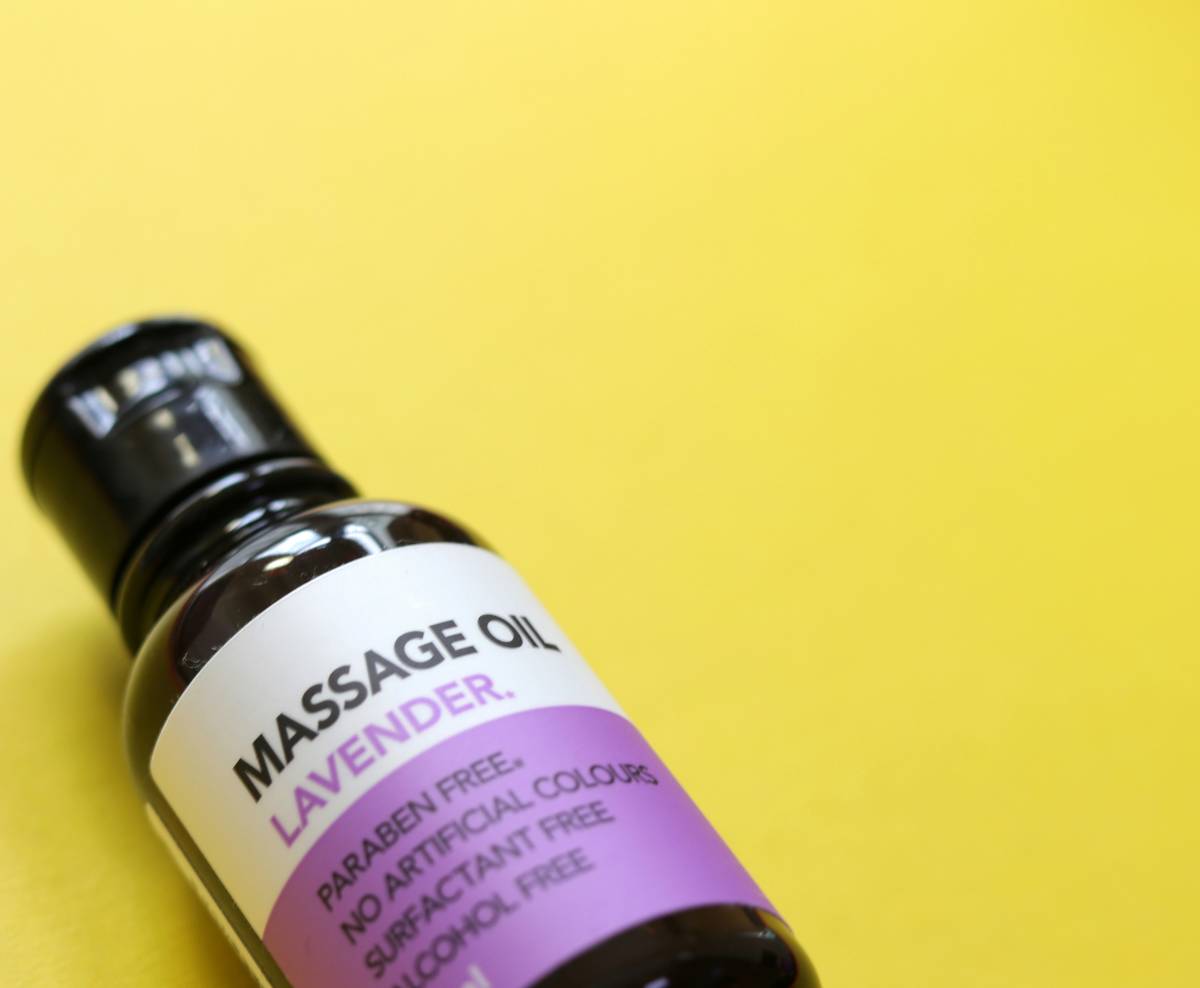 Infographic showing safe essential oil dilution ratios for face vs. body, with examples like lavender in jojoba oil