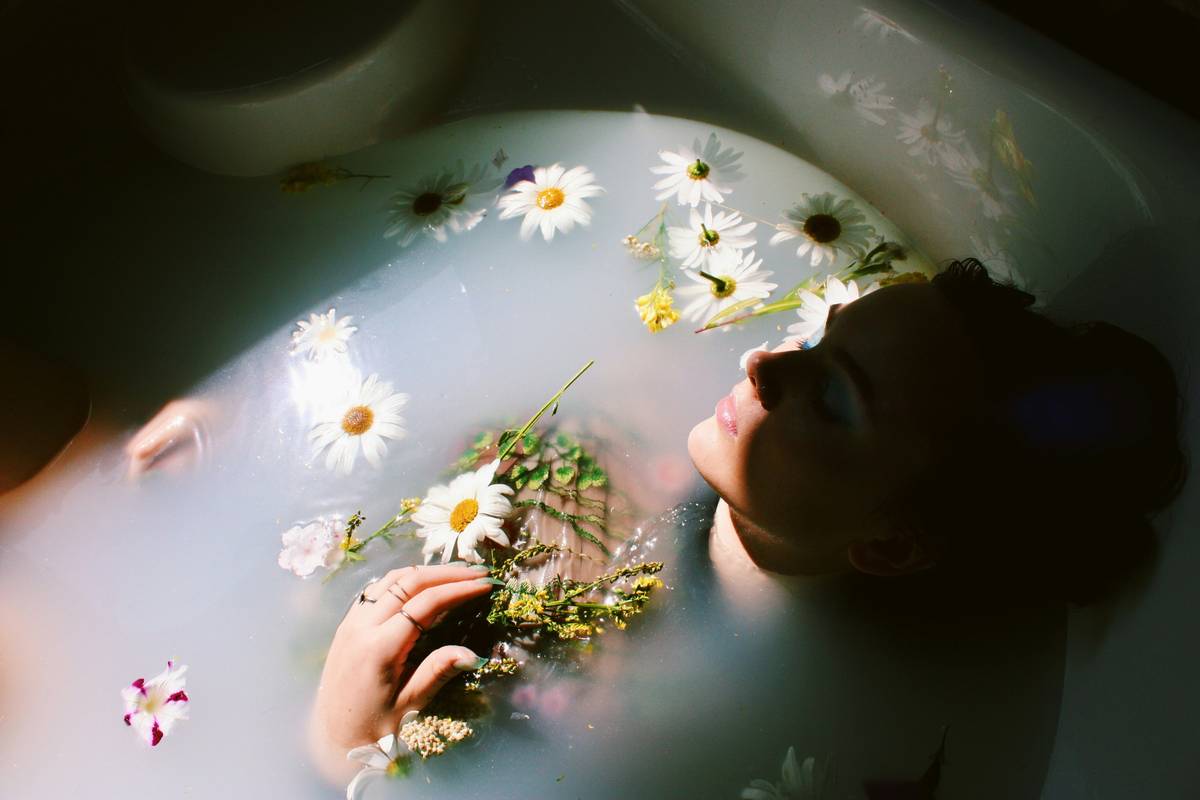 DIY aromatherapy body oil recipe using essential oils for sensitive skin